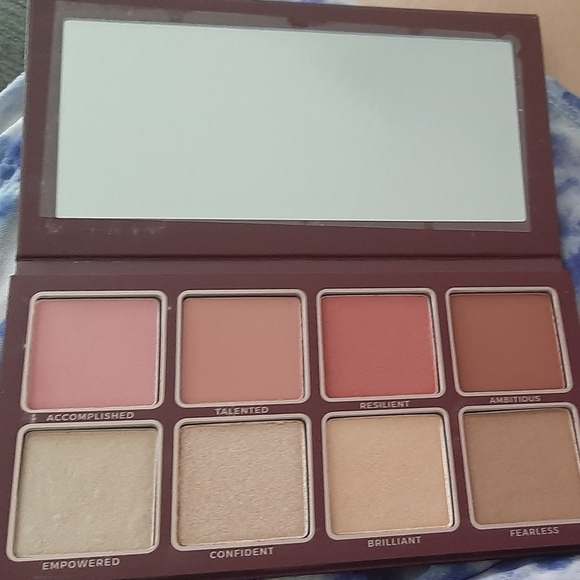 Makeup - Picture 2 of 6